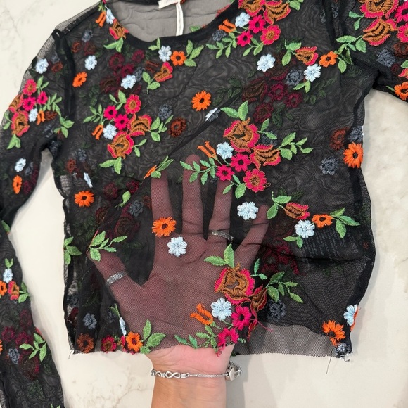 Urban Outfitters Sheer Floral Embroidered Long Sleeve Crop Top Women’s XS Black - Picture 3 of 6